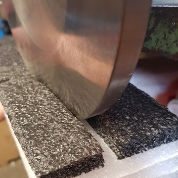 Pour la protection des arêtes fines, tranchantes ou perforantes